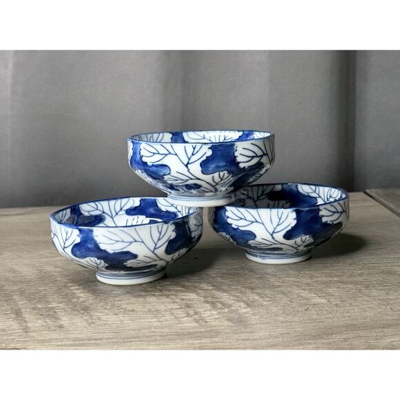3 of 4 1/4" OMC Blue & White Porcelain Bowl, Hand Painted Flower & Leaves Japan - Picture 3 of 9